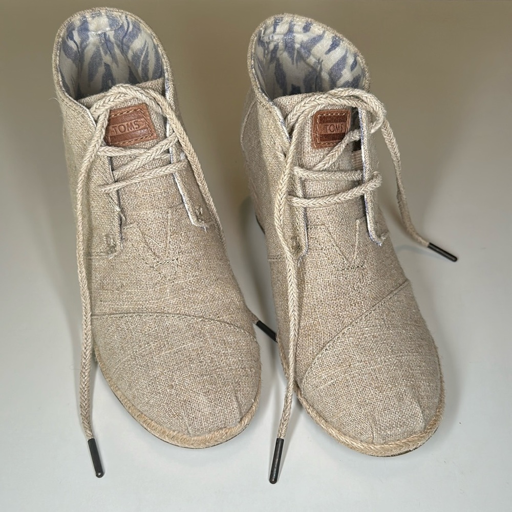EUC TOMS Desert Wedge Ankle Lace Up Bootie